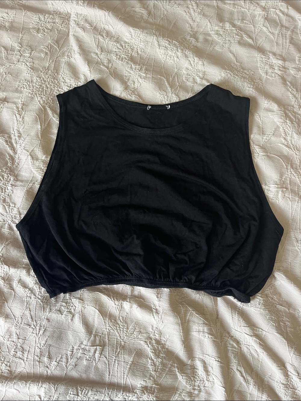 Black Sleeveless Cropped Tank Top - Women